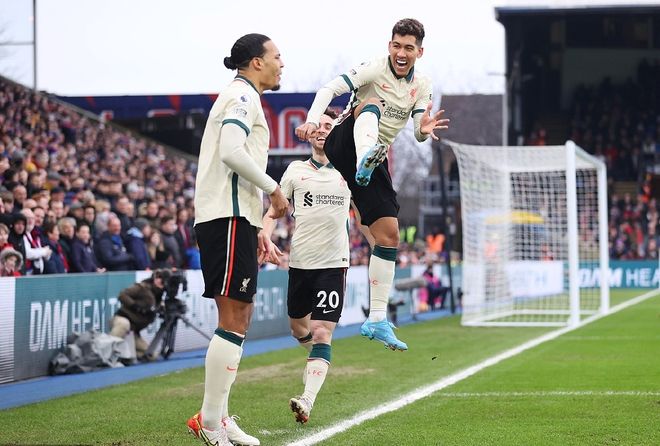 前锋连续助攻，团队配合默契