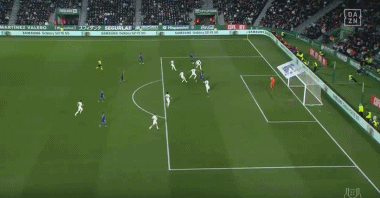 巴萨临时更换发布会人选，德容让位马丁内斯